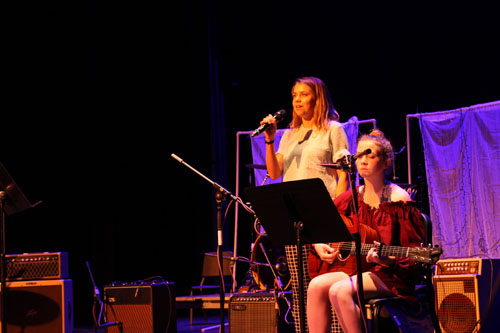 Journalism jams out at benefit concert