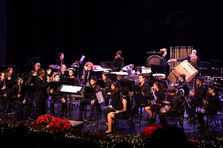 Students perform for the holiday season
