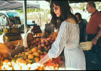 Laguna Beach Farmers Market invites a communal way to shop